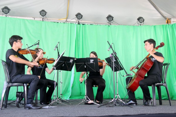 Quarteto de cordas da ALMA se apresenta na Feira do Livro de Cravinhos