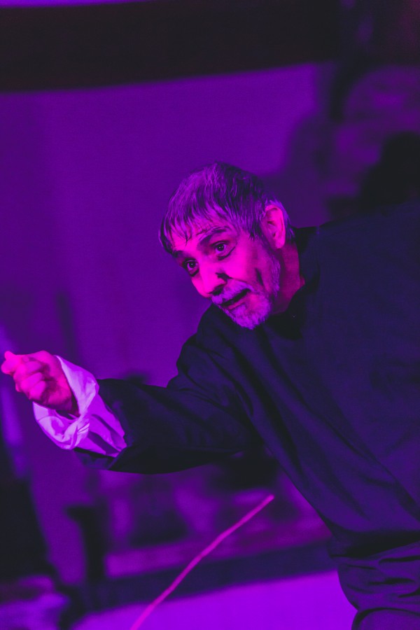 Diretor do núcleo de teatro da Alma protagoniza monólogo que marca seus 40 anos de carreira