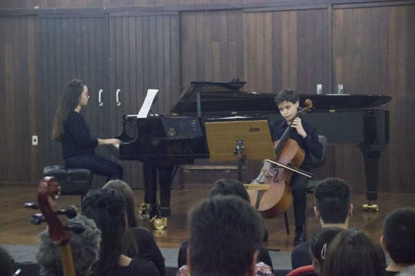 Alunos de piano e violoncelo da Alma apresentaram recital pedagógico
