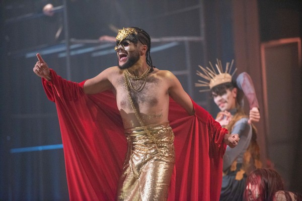 Espetáculo ‘O Jovem Rei’ retorna aos palcos com foco na interpretação teatral